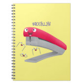 Cute red happy stapler cartoon notitieboek (Voorkant)