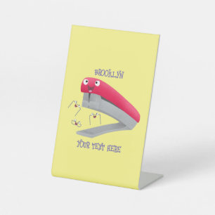 Cute red happy stapler cartoon reclamebord met voetstuk