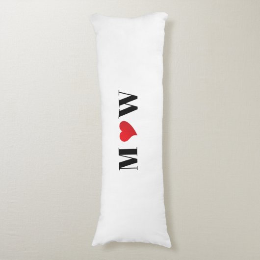 Cute red hart aangepaste initialen monogram lichaamskussen (Voorkant Verticaal)