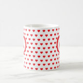Cute Red Hearts met zwart-wit monogram voor rood e Koffiemok (Center)