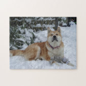 Cute red japanese akita in sneeuw met grijze muis legpuzzel (Horizontaal)
