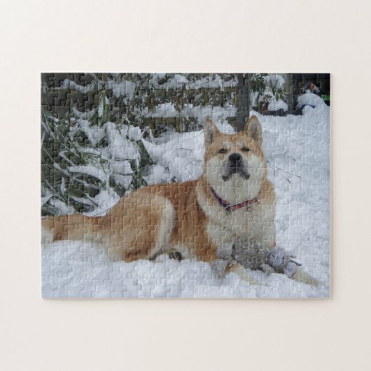 Cute red japanese akita in sneeuw met grijze muis legpuzzel (Horizontaal)