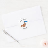 Cute red squirrel met paraplu-cartoon ronde sticker (Envelop)