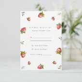 Cute Red Strawberry Leafy Botanical Wedding RSVP Informatiekaartje (Staand voorkant)