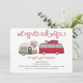 Cute Red van Trailer We hebben een nieuw adres ver Aankondiging (Staand voorkant)