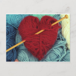 Cute red wool hart met breiend naaldbriefkaart briefkaart