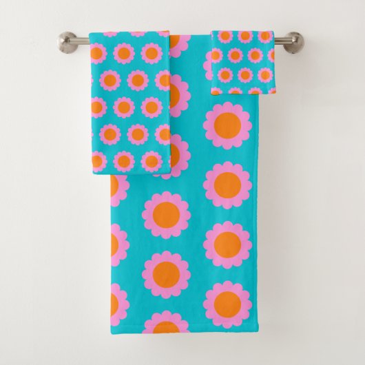 Cute Retro 60s Turquoise Mod Flower Pattern Bad Handdoek (Insitu)