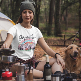 Cute Retro Camping Go wild voor een witte T-shirt