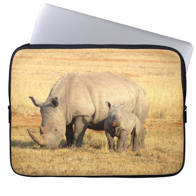 Cute rhinoceros in afrika laptop sleeve (Voorkant)