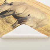 Cute rhinoceros in afrika sherpa deken (3/4)