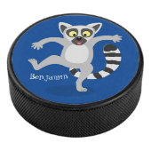 Cute ring tail lemur dansend cartoon illustratie hockey puck (3/4)