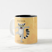 Cute ring tail lemur dansend cartoon illustratie tweekleurige koffiemok (Voorkant links)