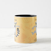 Cute ring tail lemur dansend cartoon illustratie tweekleurige koffiemok (Center)