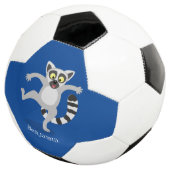 Cute ring tail lemur dansend cartoon illustratie voetbal (Drie kwart)