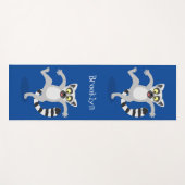 Cute ring tail lemur dansend cartoon illustratie yogamat (Voorkant (horizontaal))