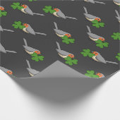 Cute Robin met Shamrock Clover-Cartoon Cadeaupapier (Hoek)