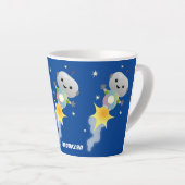 Cute robot vliegend in de cartoon van de ruimte latte mok (Rechterhoek)