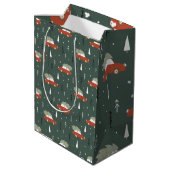 Cute Rode Auto Kerstboom Winter Patroon Medium Cadeauzakje (Achterkant Gekanteld)