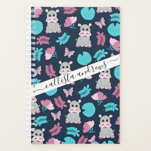 Cute roze Blauwgroen Hippo Floral Butterfly Lily P Planner (Voorkant)