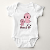 Cute Roze Dinosaur Baby Rompertje “Mama & Me” (Voorkant)