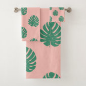 Cute roze en Green Tropical Monstera Leaf Pattern Bad Handdoek (Insitu)