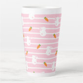 Cute roze konijn en wortelpatroon latte mok (Voorkant)