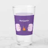 Cute roze marshmallows bij kampvuur cartoon glas (Achterkant)