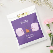 Cute roze marshmallows by kamp fire cartoon bedankzakje (Gezegeld)