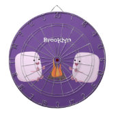 Cute roze marshmallows by kamp fire cartoon dartbord (Voorkant)