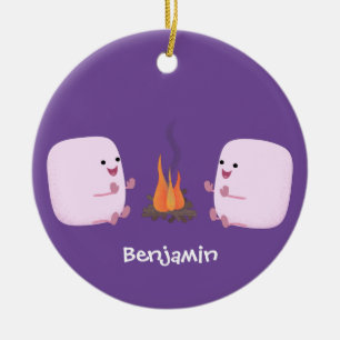 Cute roze marshmallows by kamp fire cartoon keramisch ornament