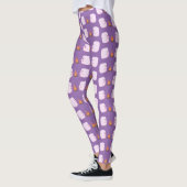 Cute roze marshmallows by kamp fire cartoon leggings (Links)