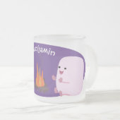 Cute roze marshmallows by kamp fire cartoon matglas koffiemok (Voorkant rechts)