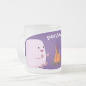 Cute roze marshmallows by kamp fire cartoon matglas koffiemok (Voorkant links)