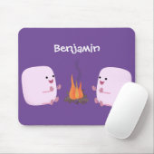 Cute roze marshmallows by kamp fire cartoon muismat (Met muis)