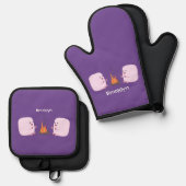 Cute roze marshmallows by kamp fire cartoon ovenwant & pannenlap set (Voorkant / Achterkant)