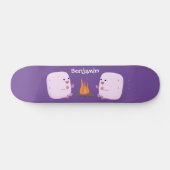 Cute roze marshmallows by kamp fire cartoon persoonlijk skateboard (Horizontaal)