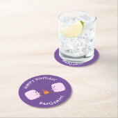 Cute roze marshmallows by kamp fire cartoon ronde kartonnen onderzetter (Insitu)