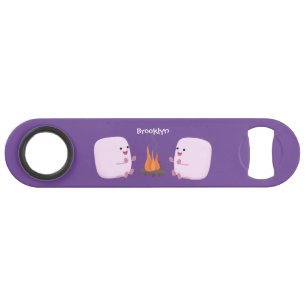 Cute roze marshmallows by kamp fire cartoon speed flessenopener