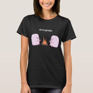 Cute roze marshmallows by kamp fire cartoon t-shirt