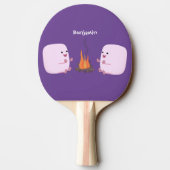 Cute roze marshmallows by kamp fire cartoon tafeltennisbatje (Achterkant)
