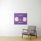 Cute roze marshmallows by kamp fire cartoon wandkleed (In Situ (horizontaal))
