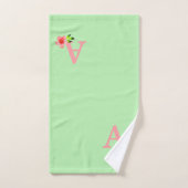 Cute roze monogram met bloem op kalkgroen bad handdoek (Handdoek)