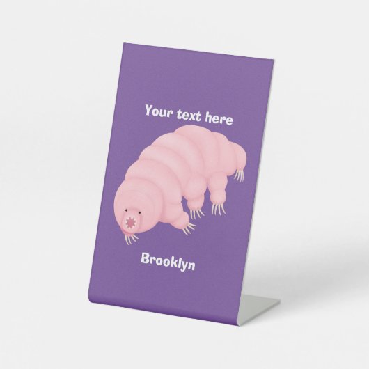 Cute roze tardigrade water beer cartoon reclamebord met voetstuk (Voorkant)