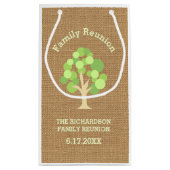 Cute Rustic Green Tree and Burlap Family Reunion Klein Cadeauzakje (Achterkant)
