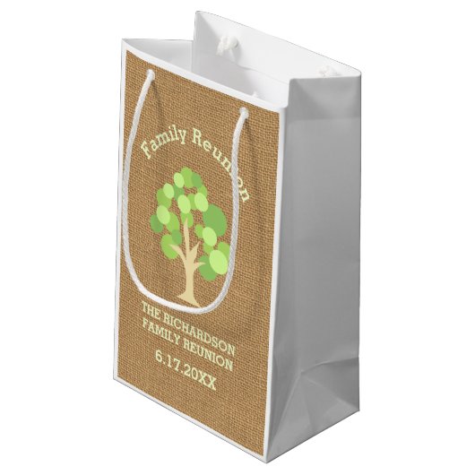 Cute Rustic Green Tree and Burlap Family Reunion Klein Cadeauzakje (Achterkant Gekanteld)