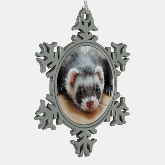 Cute Sable Ferret Tin Sneeuwvlok Ornament (Links)