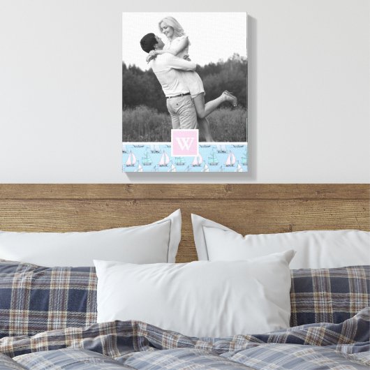 Cute Sailboot | Foto met monogram | Monogram Canvas Afdruk (Insitu (Slaapkamer))