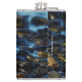 Cute Sanderling Sandpiper Shorebird Dines on Clam Heupfles (Achterkant)