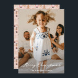 Cute Santa Claus Reindeer Snowman Feestdagenkaart<br><div class="desc">Aangepaste kerstkaart met een volledig aftapbare foto met een elegante scriptlettertitel aan de voorkant en een schattig patroon met kerstbomen,  rendieren,  sneeuwpoppen en kerstbomen aan de achterkant.</div>