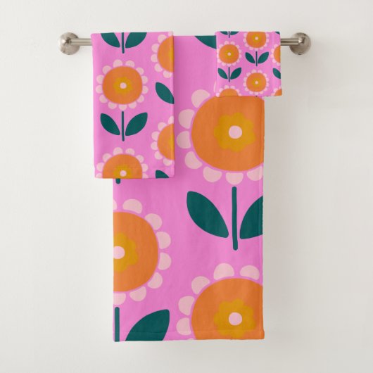 Cute Scandinavian Flowers in Pink and Oranje Bad Handdoek (Insitu)